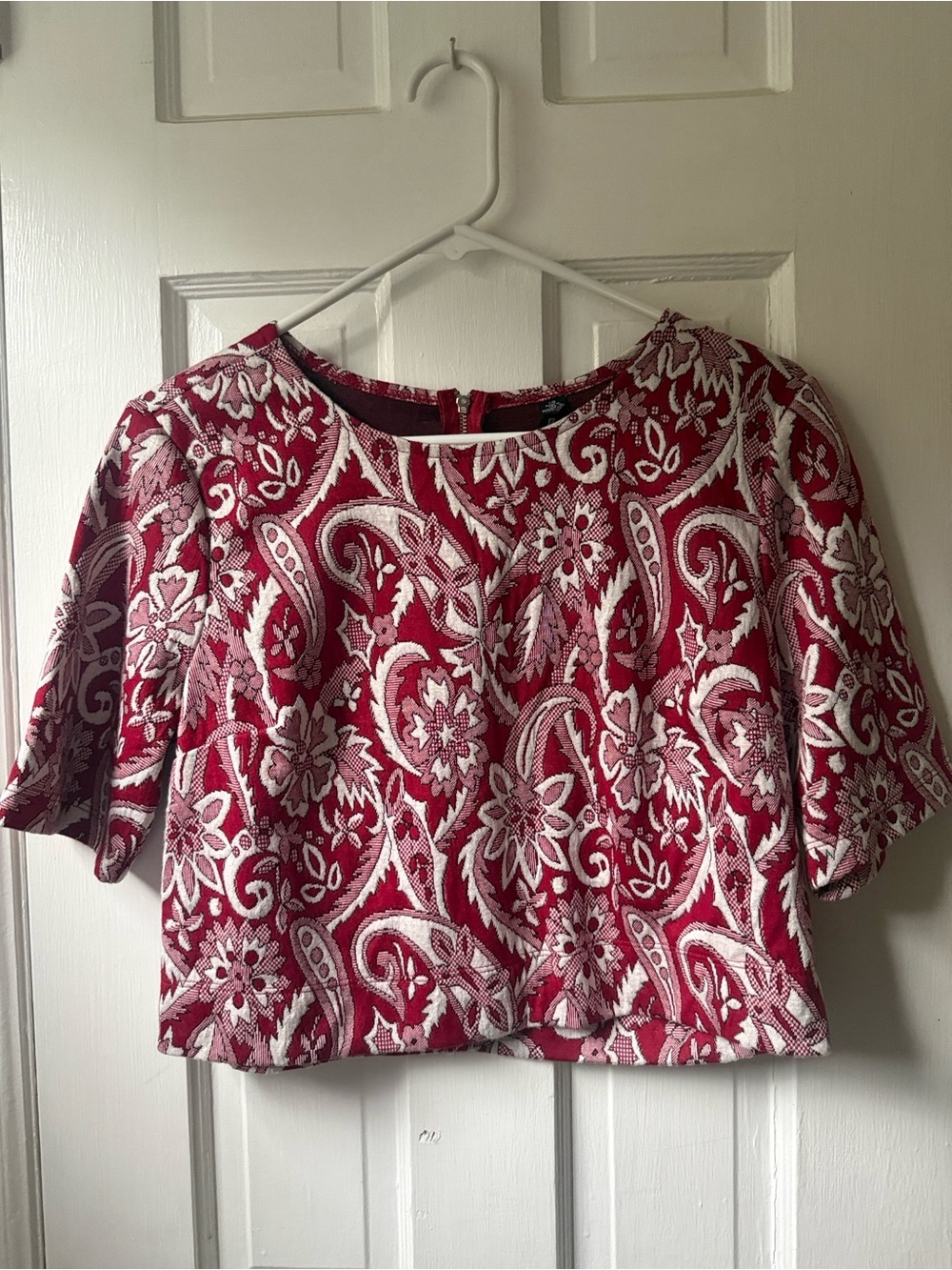 Design Lab Lord & Taylor Red and White Floral Jacquard Crop Top